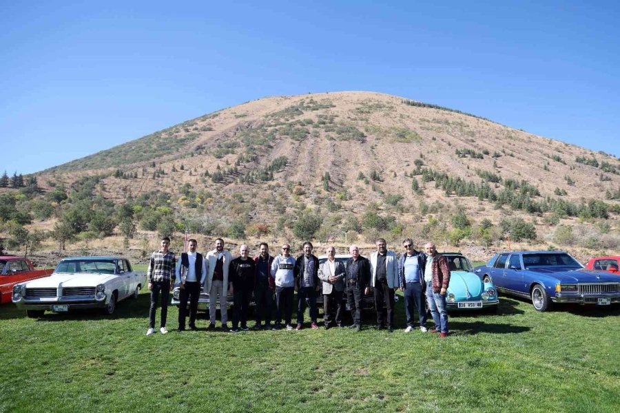 Klasik Otomobiller Ali Dağı’na Çok Yakıştı