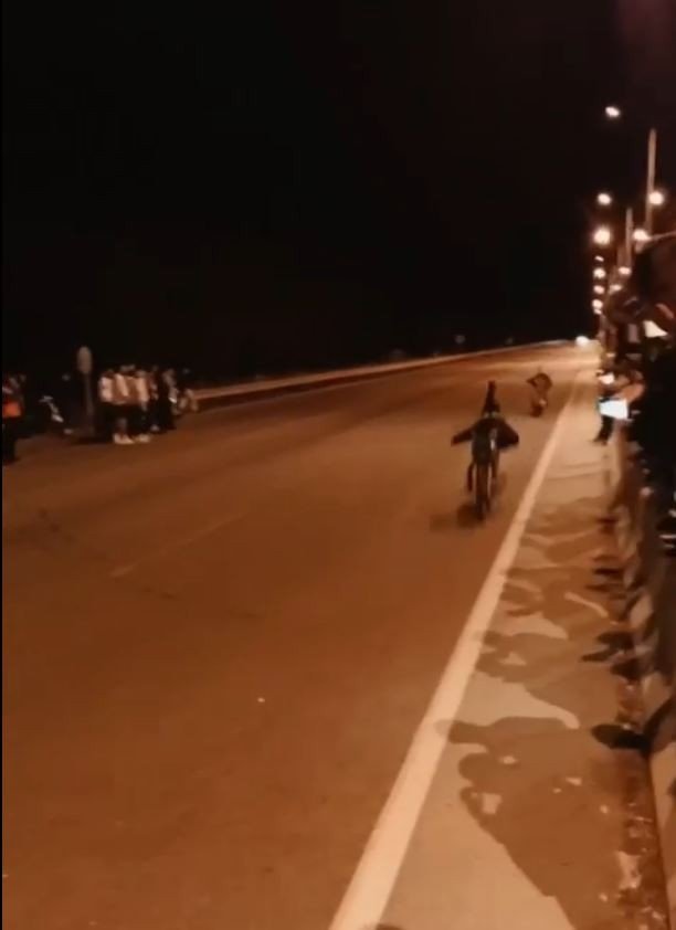 Gençlerin Ölüme Davetiye Çıkaran Tek Teker Yarışı