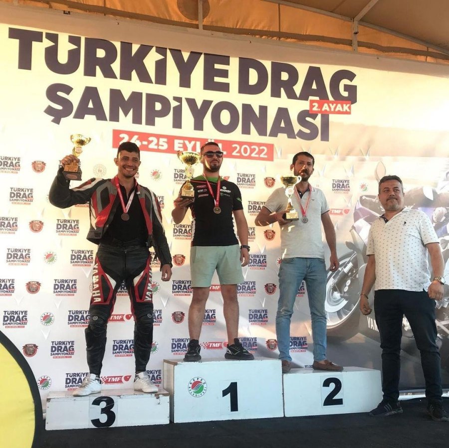 Kepez’de Motodrag Yarışı Nefesleri Kesti
