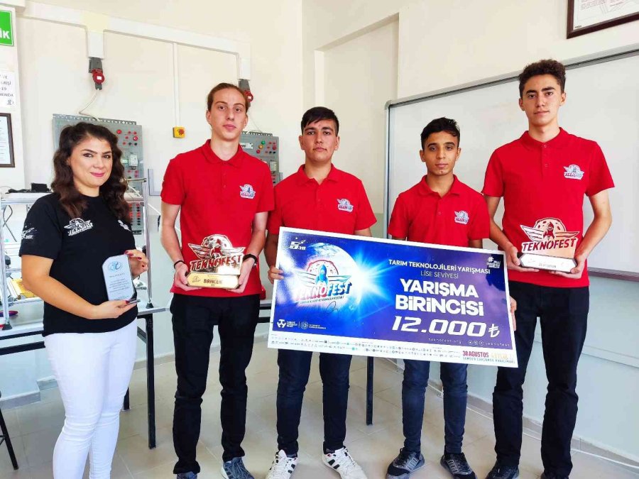 Bu Cihaz Arı Sütü Üretiminde Verimi 10 Katına Çıkartıyor