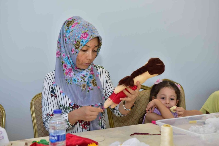 Anne Ve Çocukları Oyuncak Ve Sanat Atölyesi’nde Buluşuyor