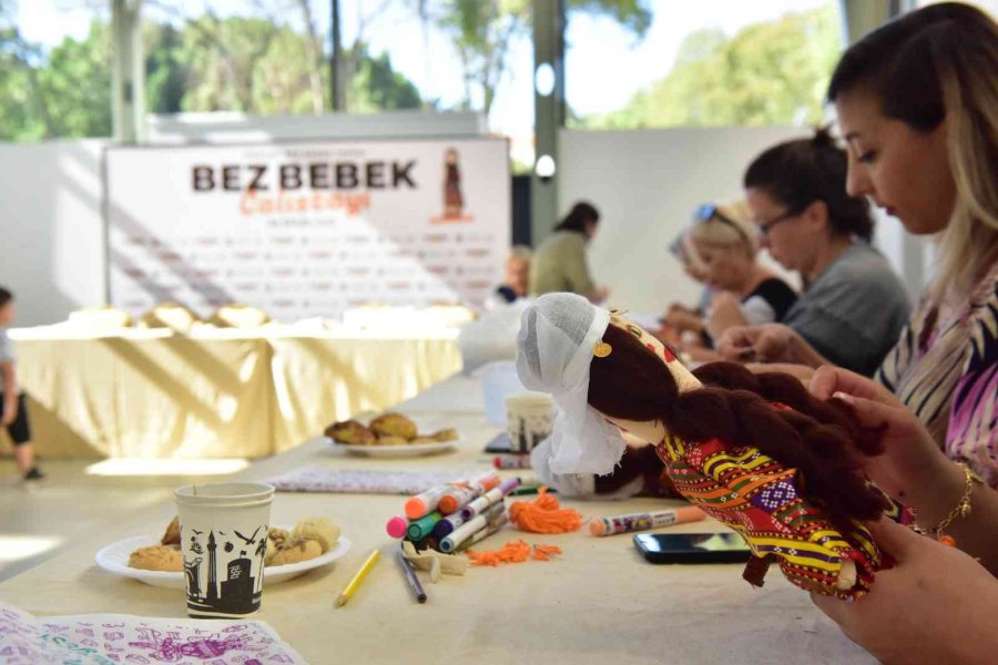 Anne Ve Çocukları Oyuncak Ve Sanat Atölyesi’nde Buluşuyor