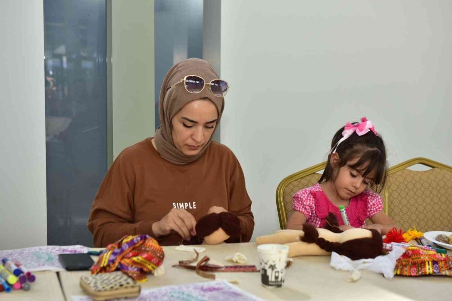 Anne Ve Çocukları Oyuncak Ve Sanat Atölyesi’nde Buluşuyor