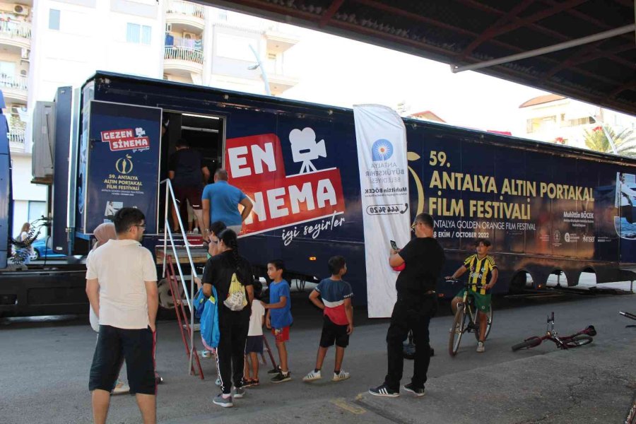 Altın Portakal Sinema Tırı Vatandaşları Beyaz Perdeyle Buluşturuyor