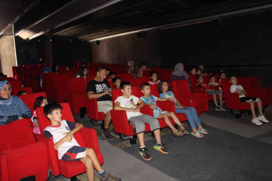 Altın Portakal Sinema Tırı Vatandaşları Beyaz Perdeyle Buluşturuyor