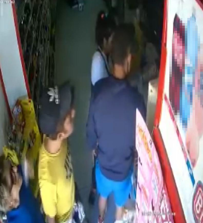 Market Sahibini Sakız Ve Meşrubat İçin Dövdüler