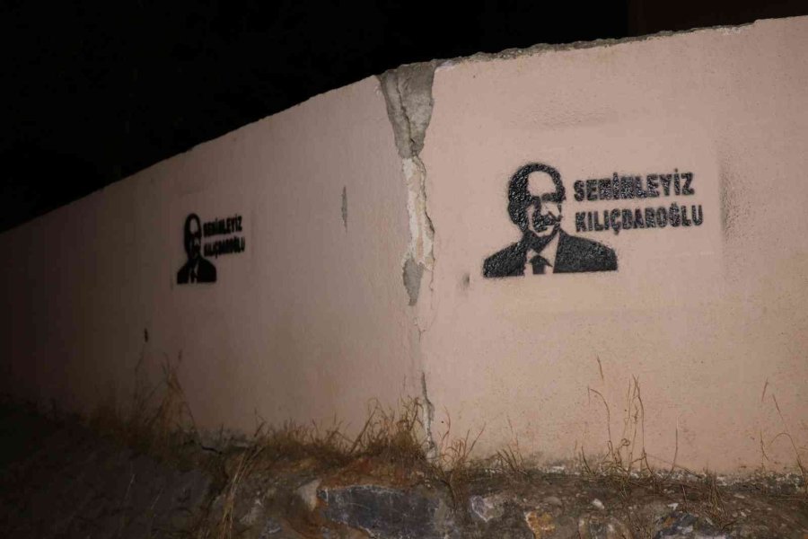 Mezarlık Duvarına ‘seninleyiz Kılıçdaroğlu’ Yazılı Şablon Basıldı