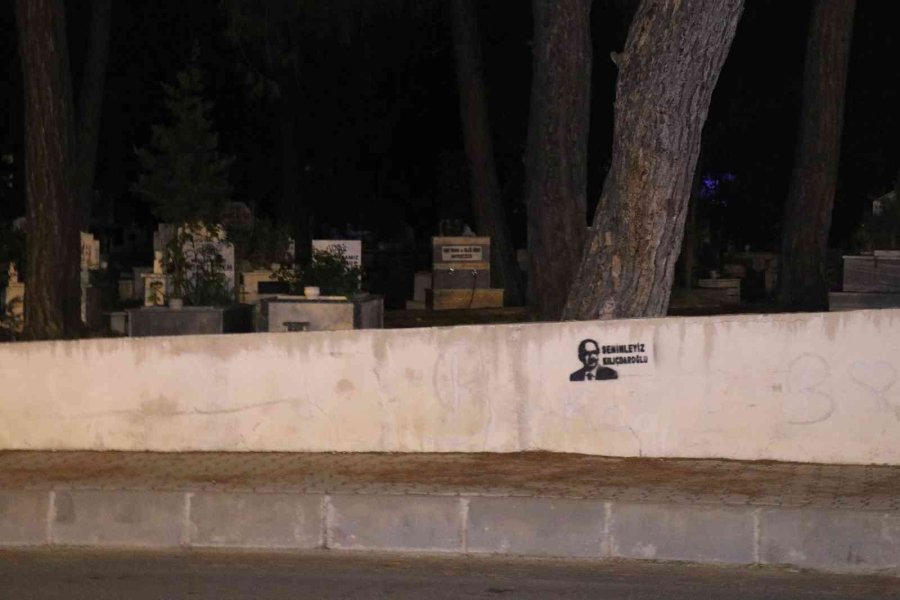 Mezarlık Duvarına ‘seninleyiz Kılıçdaroğlu’ Yazılı Şablon Basıldı