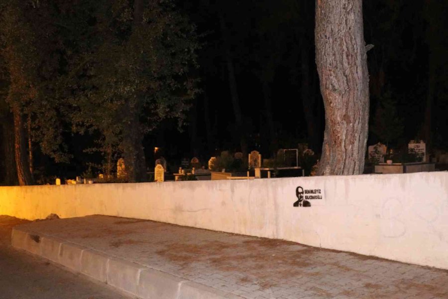 Mezarlık Duvarına ‘seninleyiz Kılıçdaroğlu’ Yazılı Şablon Basıldı