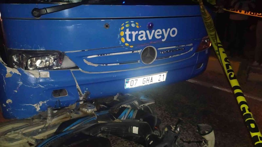 Antalya’da Tur Otobüsü Motosiklete Çarptı: 1 Ölü