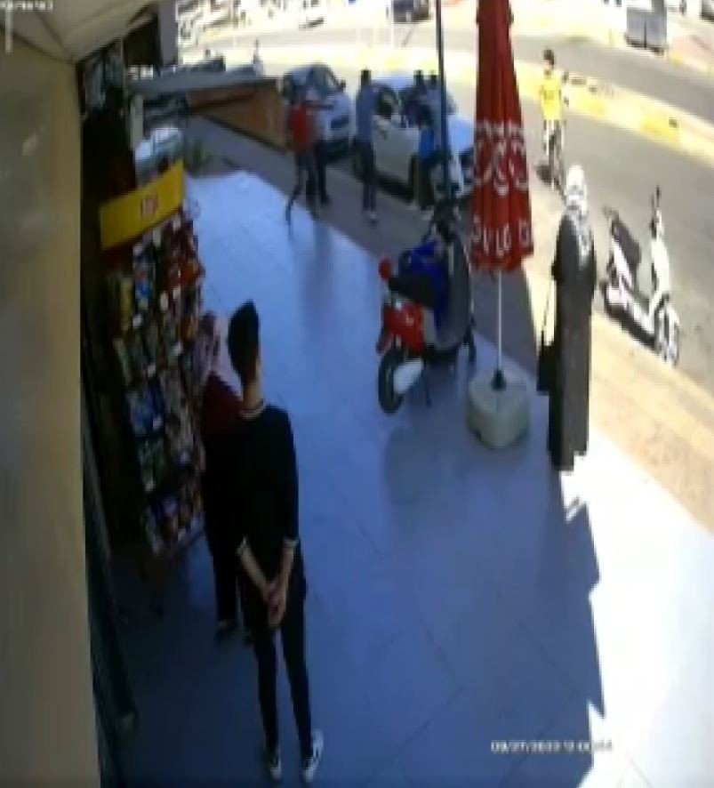 Market Sahibini Sakız Ve Meşrubat İçin Dövdüler