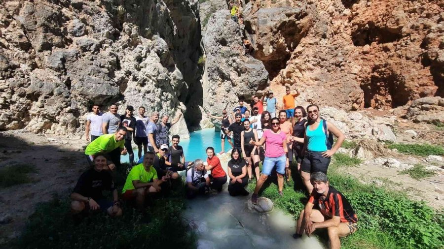 Doğa Tutkunları 8 Kilometrelik Kanyon Yürüyüşünde Doyasıya Eğlendi