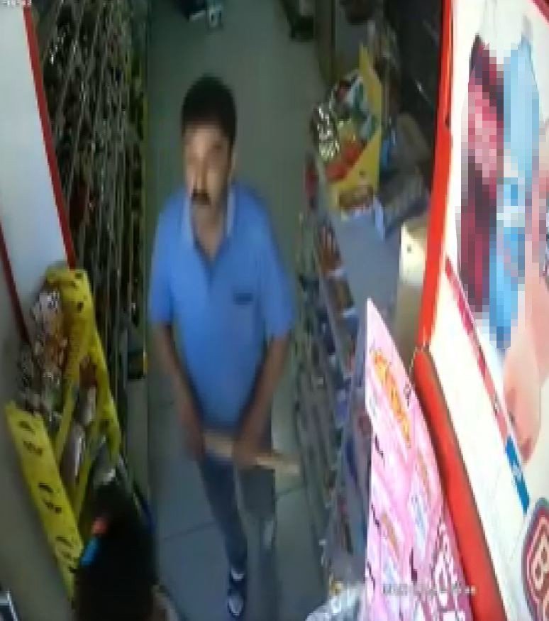 Market Sahibini Sakız Ve Meşrubat İçin Dövdüler