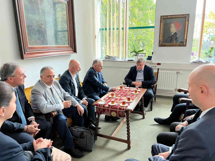 Başkan Büyükkılıç’ın Macaristan Temasları Sürüyor