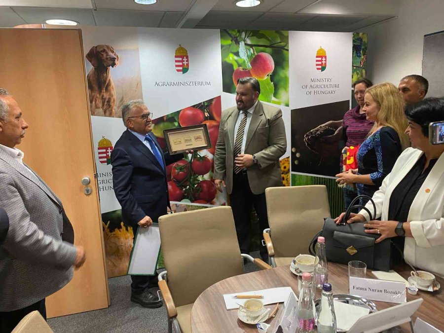 Başkan Büyükkılıç’ın Macaristan Temasları Sürüyor