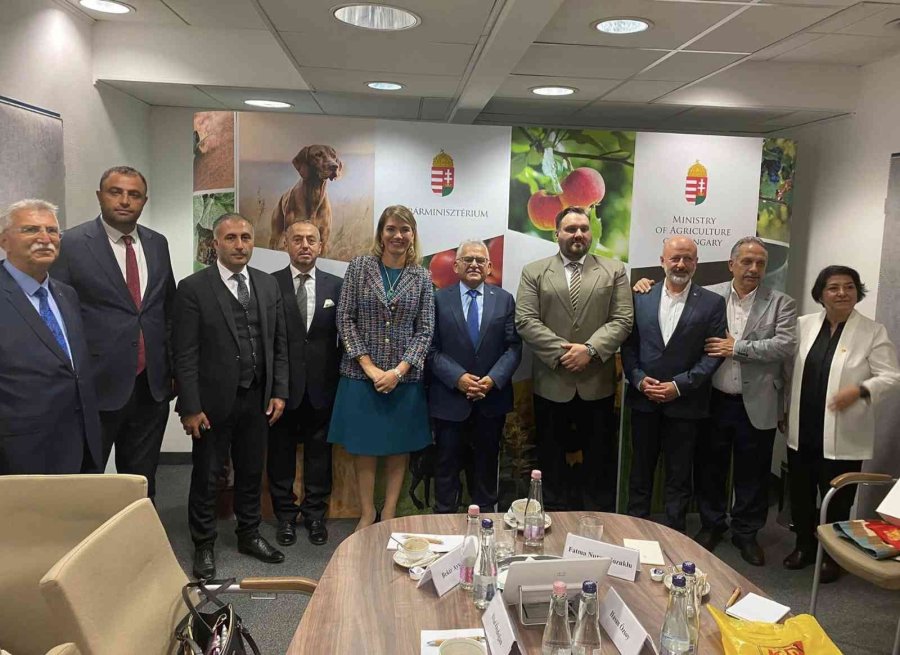 Başkan Büyükkılıç’ın Macaristan Temasları Sürüyor