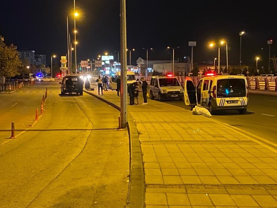 Unutulan Valiz Polis Ekiplerini Harekete Geçirdi