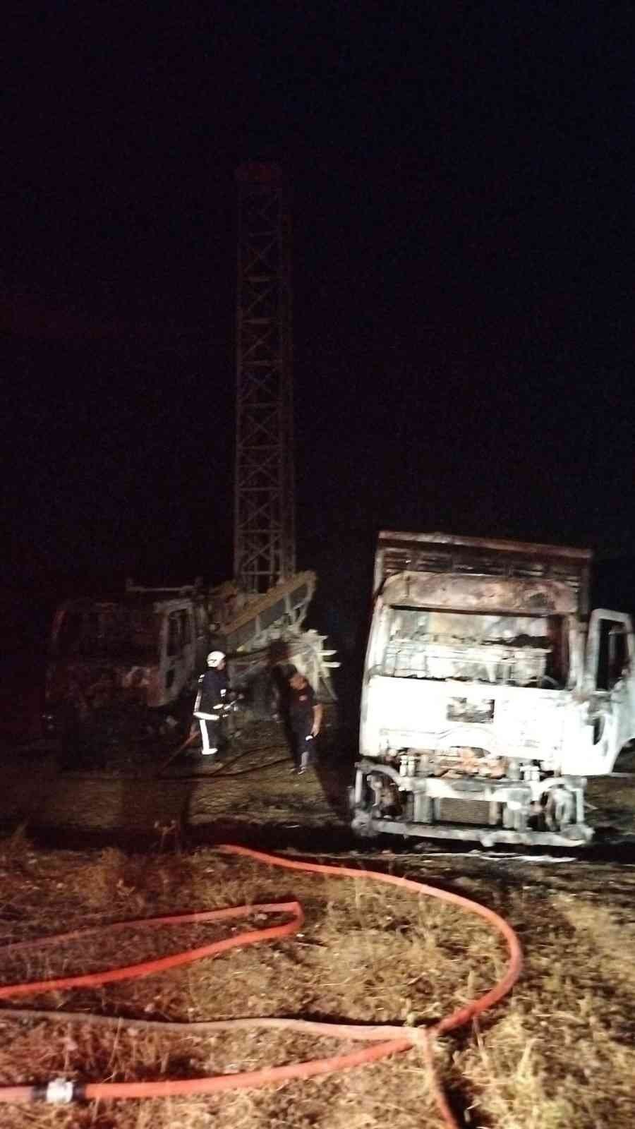 Antalya’da Sondaj Makinesi, Jeneratör Ve Kamyon Alev Topuna Döndü