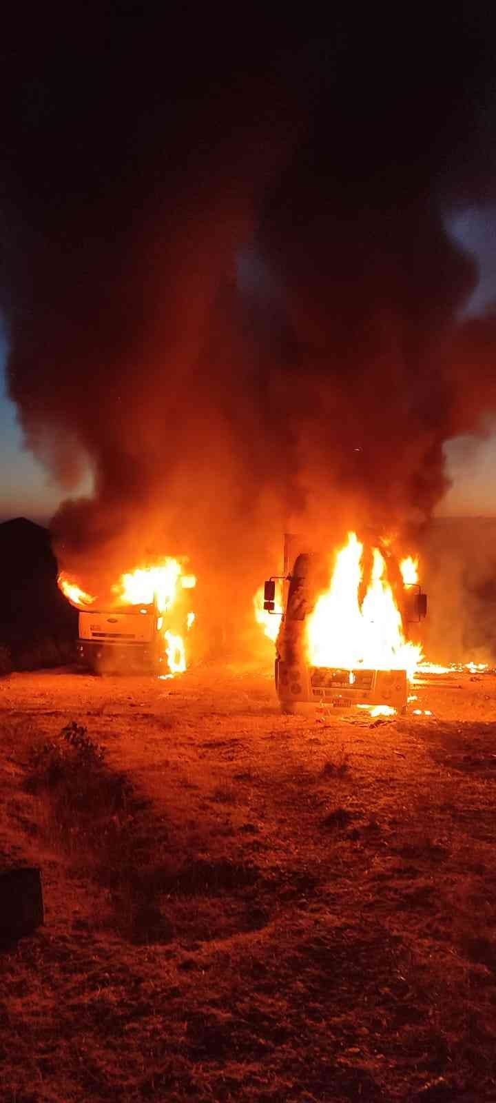Antalya’da Sondaj Makinesi, Jeneratör Ve Kamyon Alev Topuna Döndü