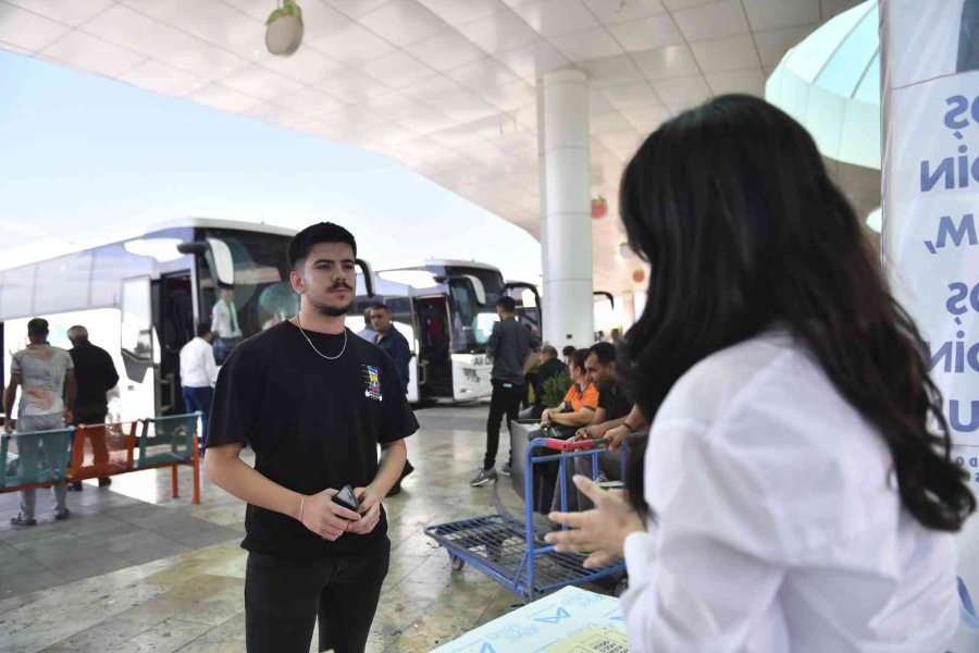 Büyükşehir Belediyesi, Üniversiteyi Kazanan Öğrencileri Otogarda Karşılıyor