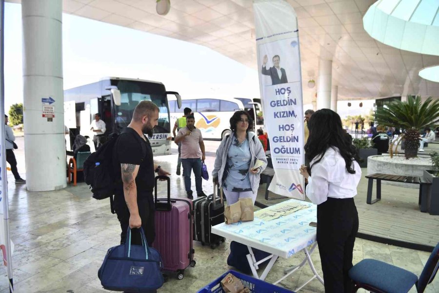 Büyükşehir Belediyesi, Üniversiteyi Kazanan Öğrencileri Otogarda Karşılıyor