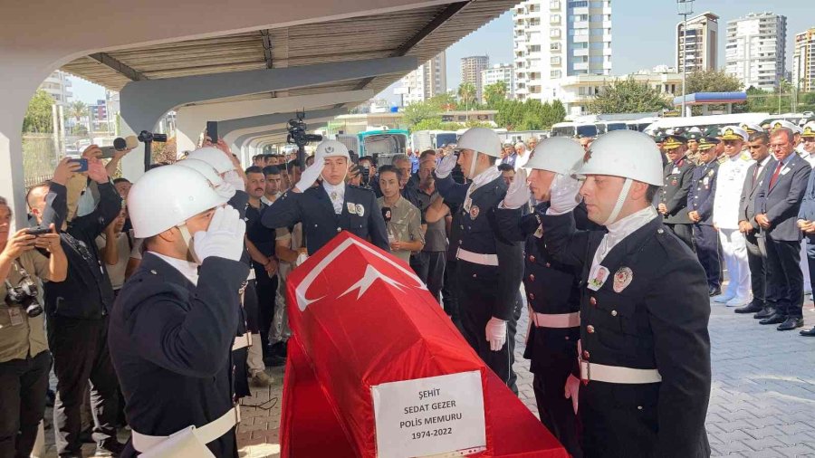 Bakan Soylu, Mersin Şehidi Polis Sedat Gezer İçin Düzenlenen Törende Konuştu