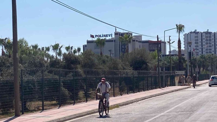 Teröristler Saldırıdan 10 Dakika Önce Kameraya Böyle Yansıdı