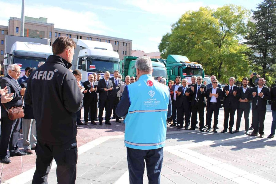 5 Bin 700 Yardım Malzemesi Pakistan’a Doğru Yola Çıktı