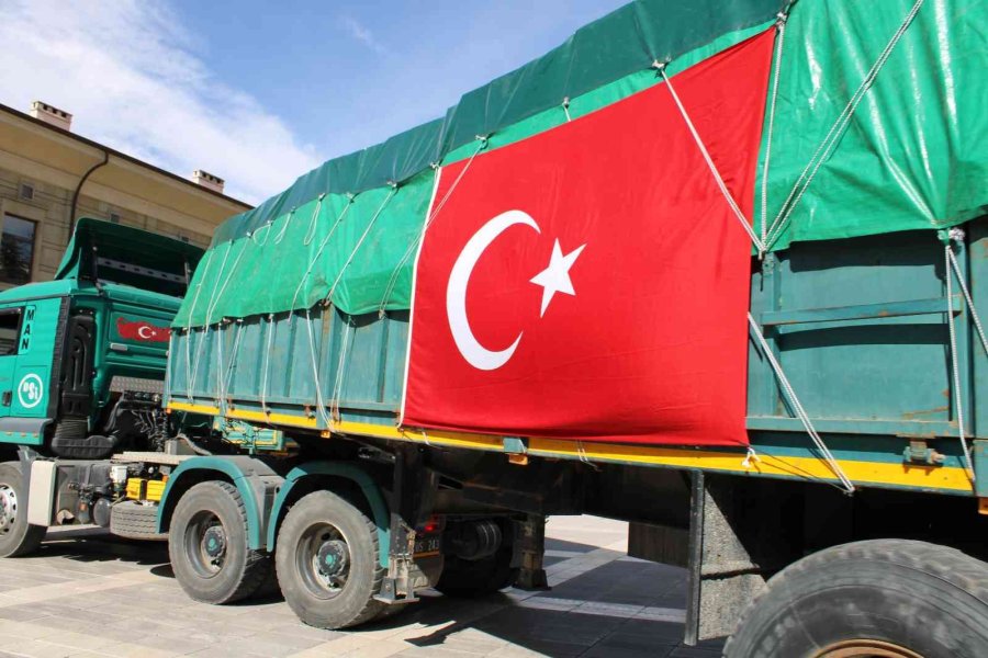 5 Bin 700 Yardım Malzemesi Pakistan’a Doğru Yola Çıktı