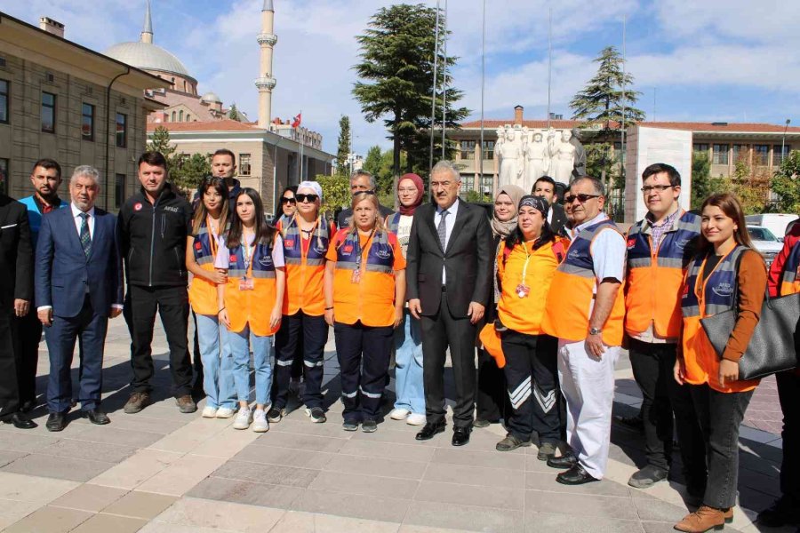 5 Bin 700 Yardım Malzemesi Pakistan’a Doğru Yola Çıktı