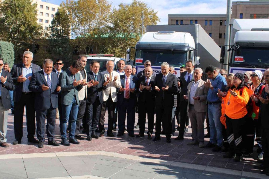 5 Bin 700 Yardım Malzemesi Pakistan’a Doğru Yola Çıktı