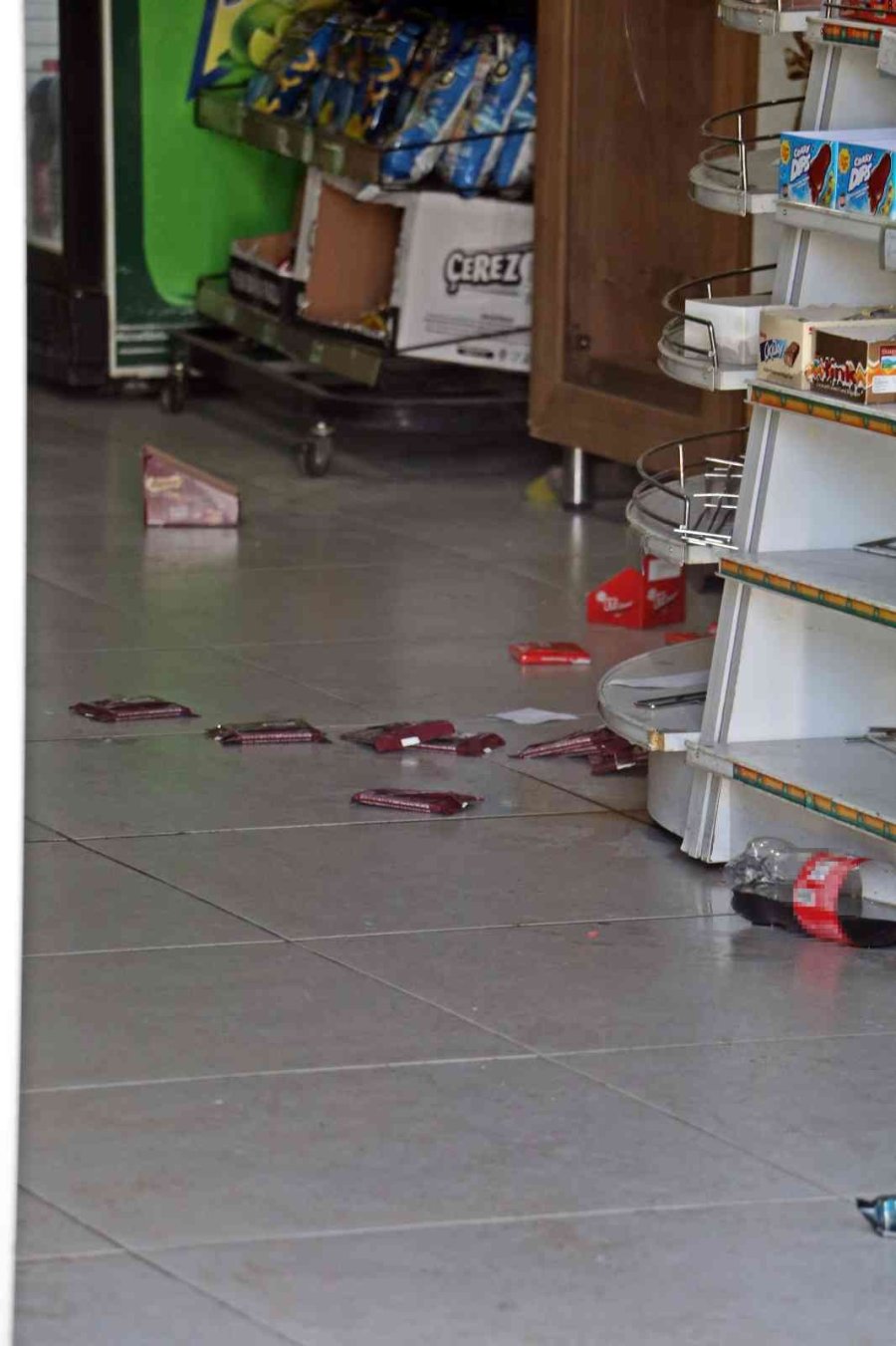 Market Sahibini Sakız Ve Meşrubat İçin Dövdüler