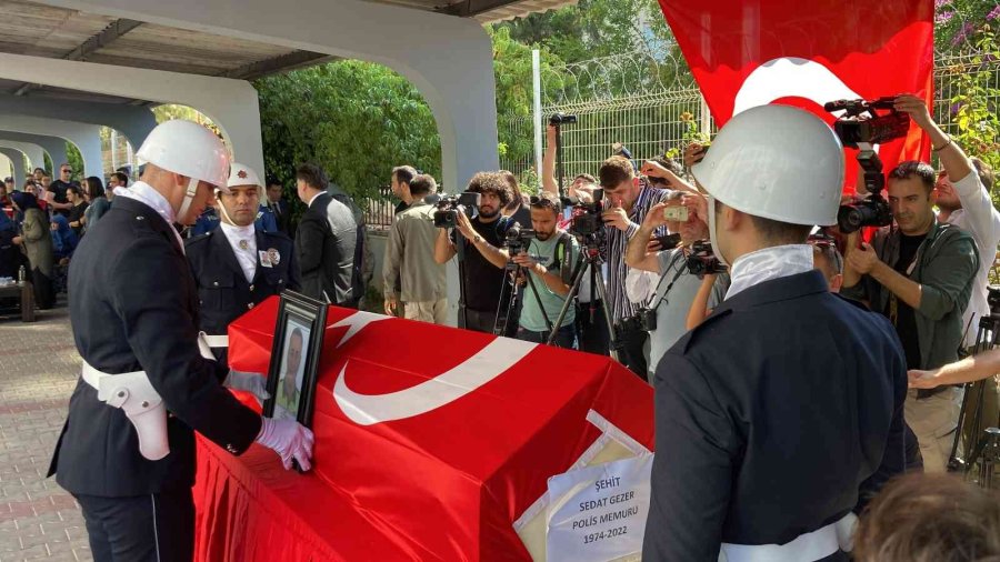 Bakan Soylu, Mersin Şehidi Polis Sedat Gezer İçin Düzenlenen Törende Konuştu