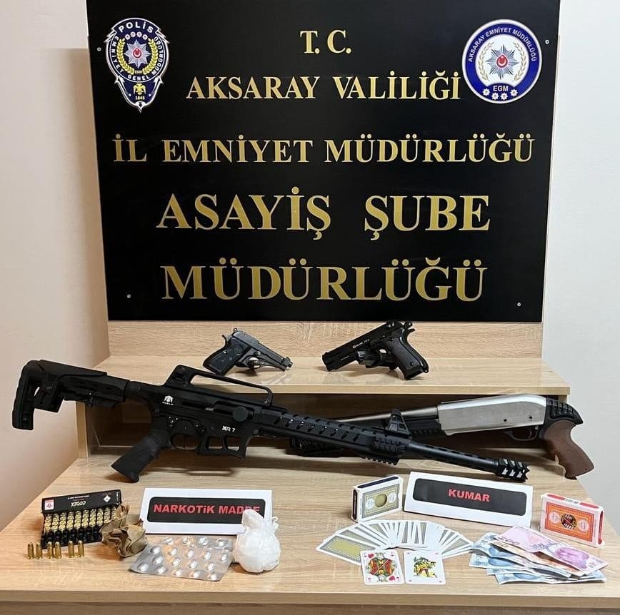 Tabanca, Tüfek Ve Uyuşturucular Ele Geçirlidi, 12 Şahıs Tutuklandı