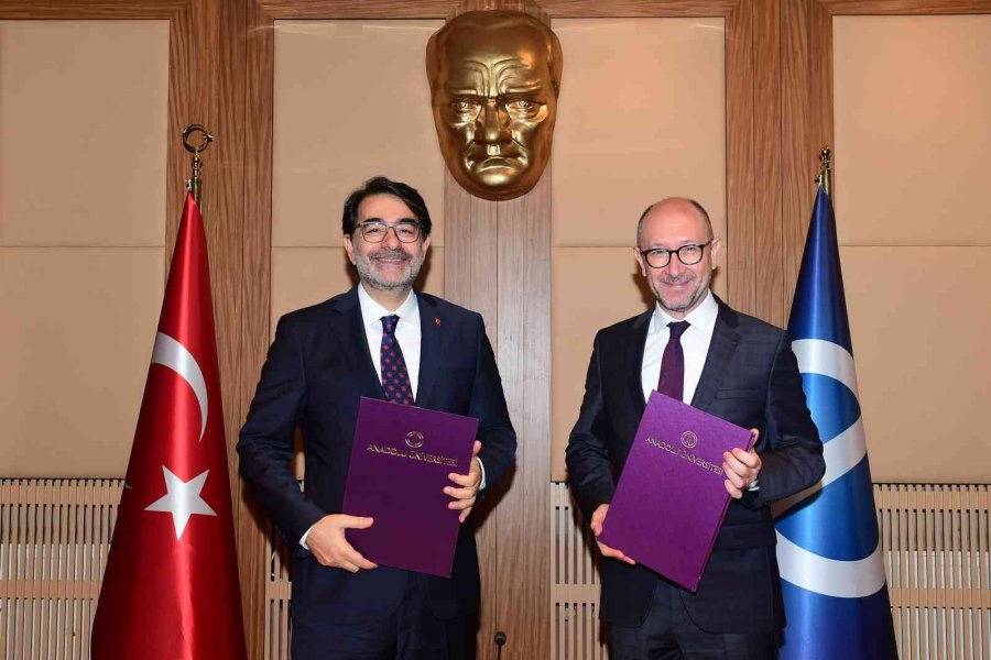 Anadolu Üniversitesi 3,8 Milyon Kamu Personelinin Eğitimine Katkı Sağlayacak