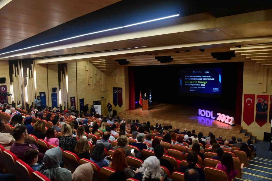 5. Uluslararası Açık Ve Uzaktan Öğrenme Konferansı Başladı