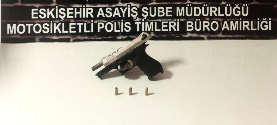 Şüpheli Şahısların Üzerinde 7 Adet Tabanca Ele Geçirildi
