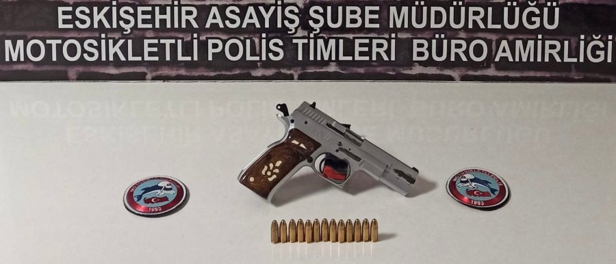 Şüpheli Şahısların Üzerinde 7 Adet Tabanca Ele Geçirildi