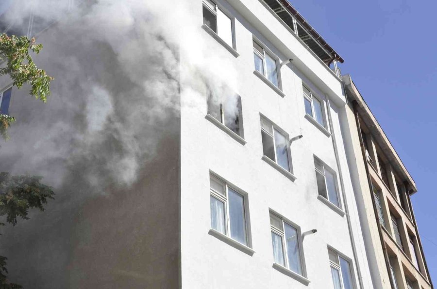 Karaman’da Ev Yangını Büyümeden Söndürüldü