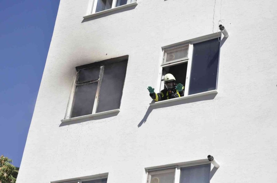 Karaman’da Ev Yangını Büyümeden Söndürüldü