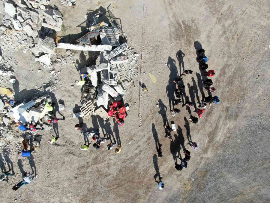 Kayseri’de Deprem Ve Yangın Tatbikatı Gerçeğini Aratmadı