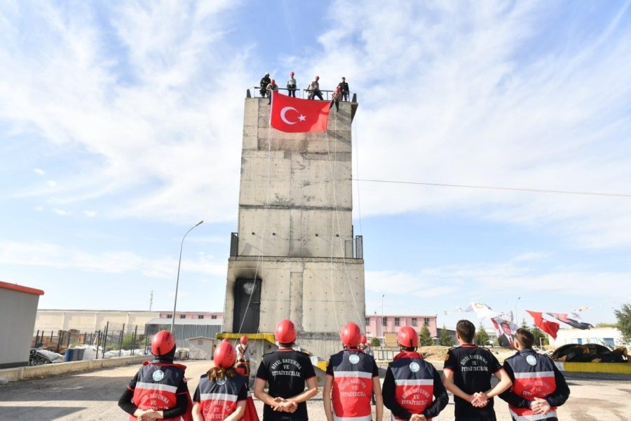 Kayseri’de Deprem Ve Yangın Tatbikatı Gerçeğini Aratmadı