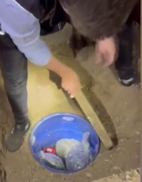 Şöminenin Toprak Zeminine Gömülü 9 Kilo 750 Gram Esrar Ele Geçirildi