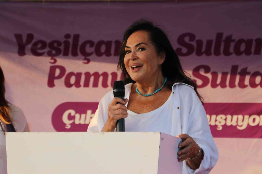 Yaşlı Kadından Türkan Şoray’a Şok: "fatma Girik Öldü, Sen Ölme, Bak Kendine”