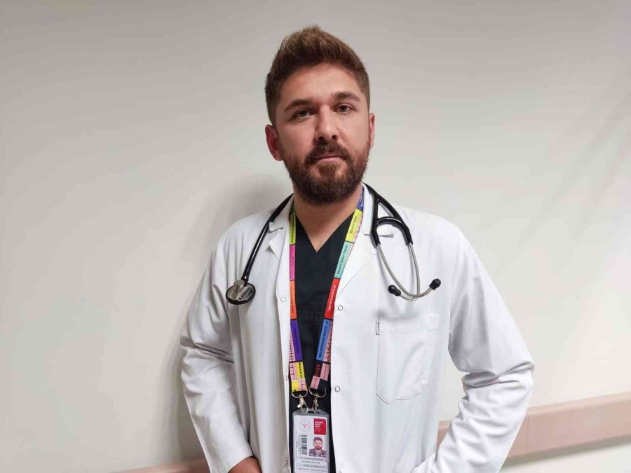 Sigara, Kalp Damar Hastalıklarına Bağlı Ölüm Riskini 2 Kat Artırıyor