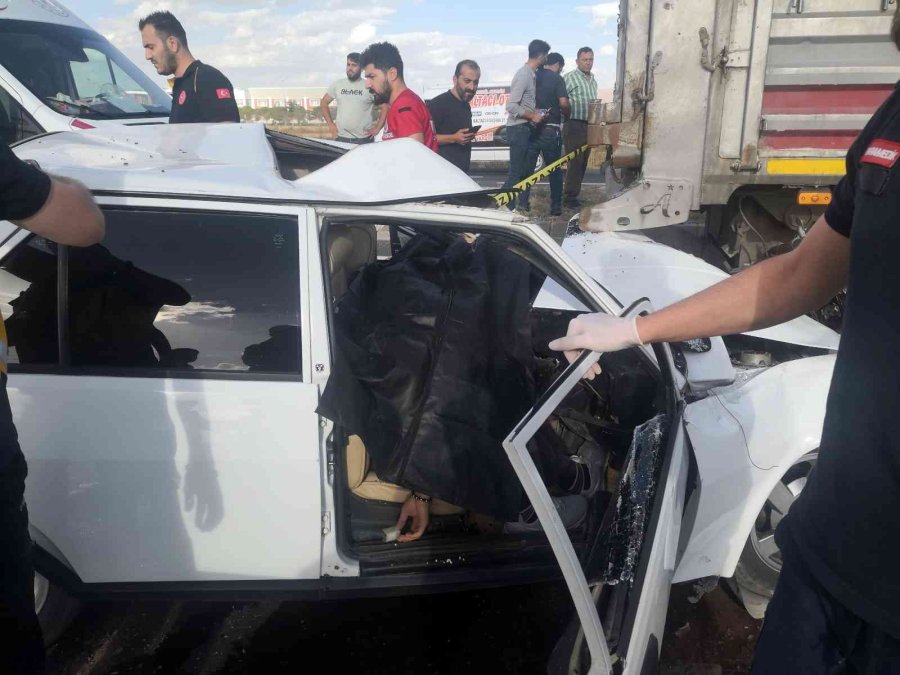 Otomobil Tıra Arkadan Çarptı: 2 Ölü