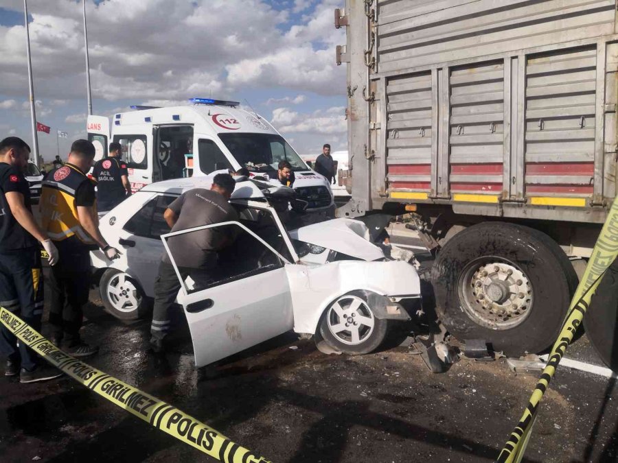 Otomobil Tıra Arkadan Çarptı: 2 Ölü