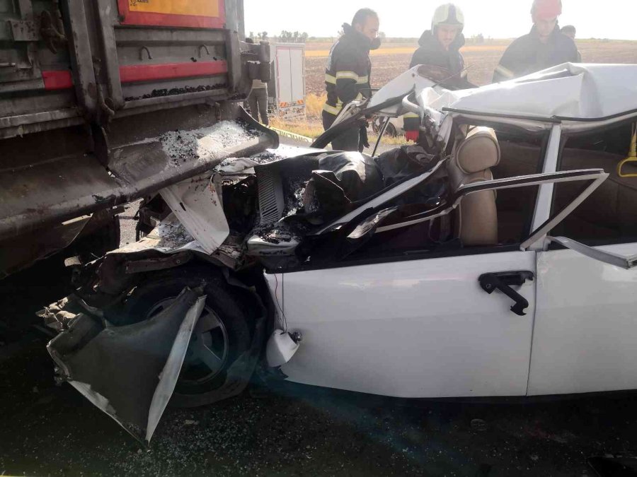 Otomobil Tıra Arkadan Çarptı: 2 Ölü