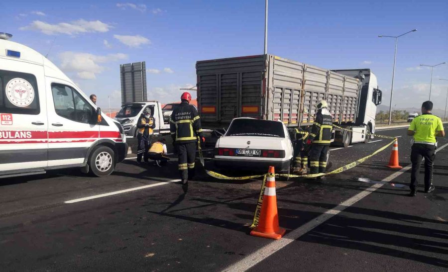 Otomobil Tıra Arkadan Çarptı: 2 Ölü