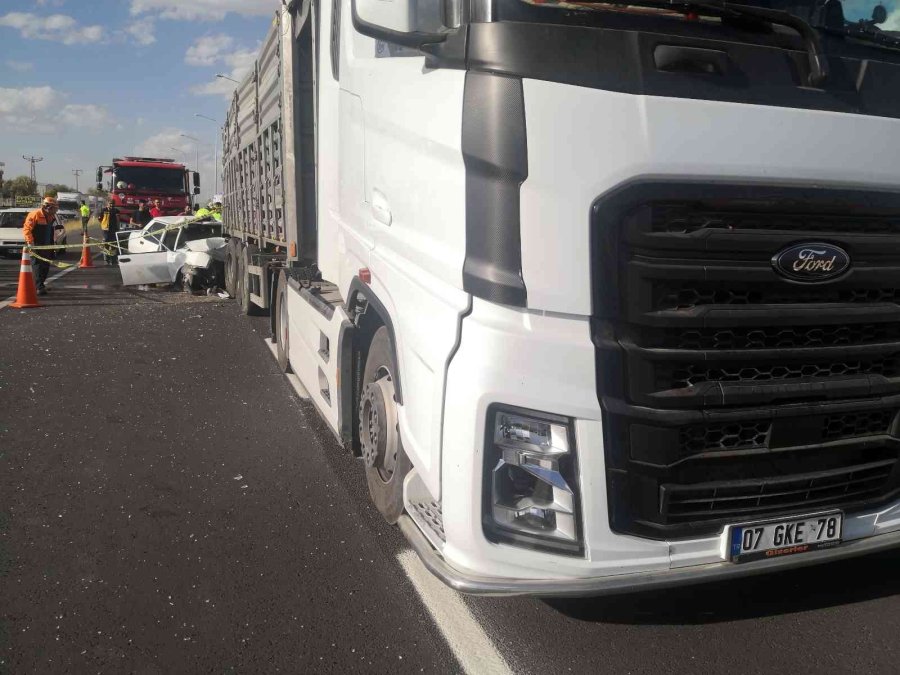 Otomobil Tıra Arkadan Çarptı: 2 Ölü